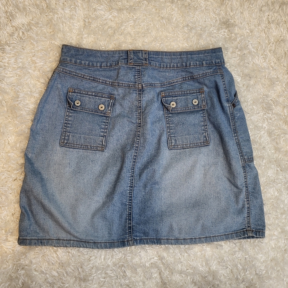 Carolina Blues Women's Jean Skirt, Light Wash Blue, Size 8 - Picture 3 of 9